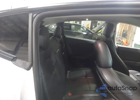 2021 Tesla Model Y Long Range Dual Motor All-Wheel Drive z USA, uszkodzony, nr VIN 5YJYGDEE5MF191321